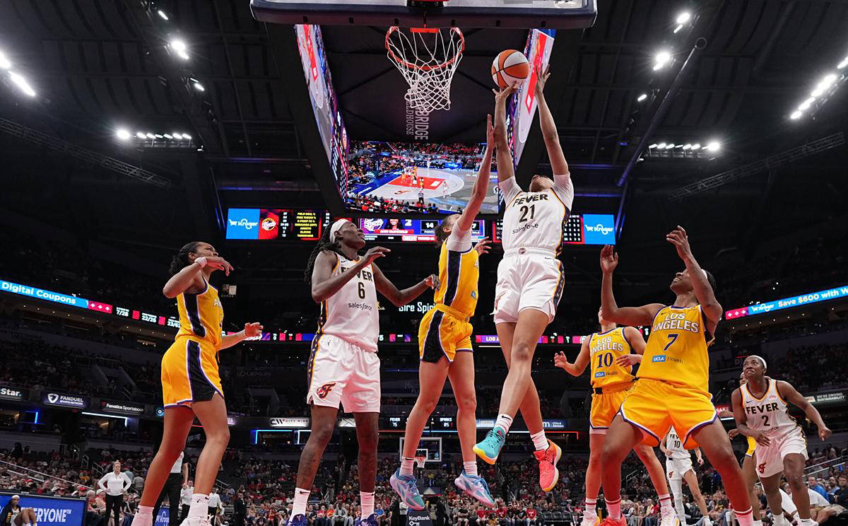 包含太阳主场不败纪录被打破，球队寻找复苏之路的词条