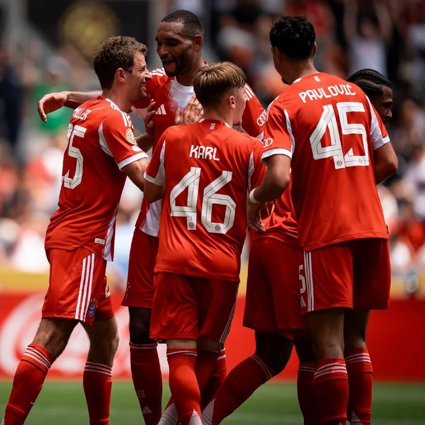 包含拜仁遭遇曼城：激烈对决引人期待的词条