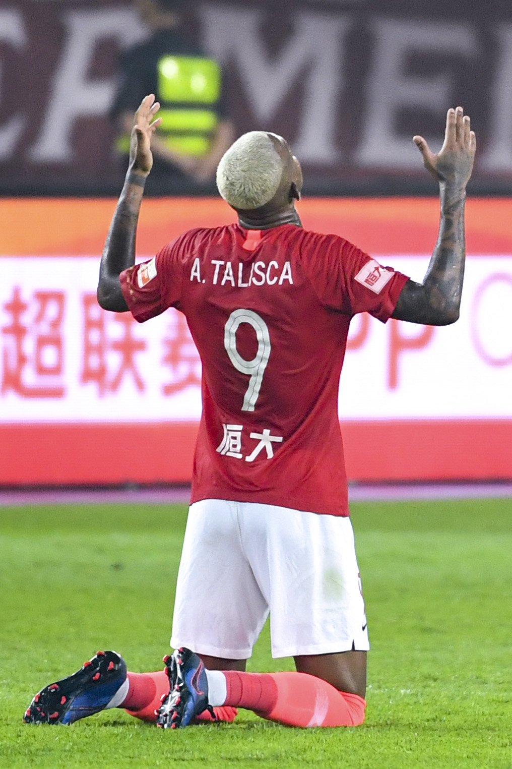 广州恒大主场战平山东鲁能,争取三分 广州恒大主场战平山东鲁能,争取三分