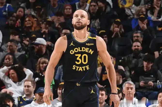 猛龙阵中中锋连续砍下+，助球队取胜的简单介绍