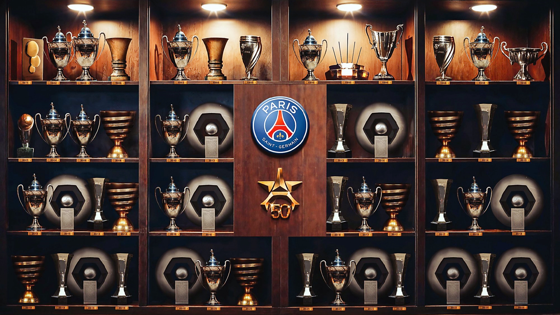 包含巴黎圣日耳曼主场平局，冲击高居积分榜的词条