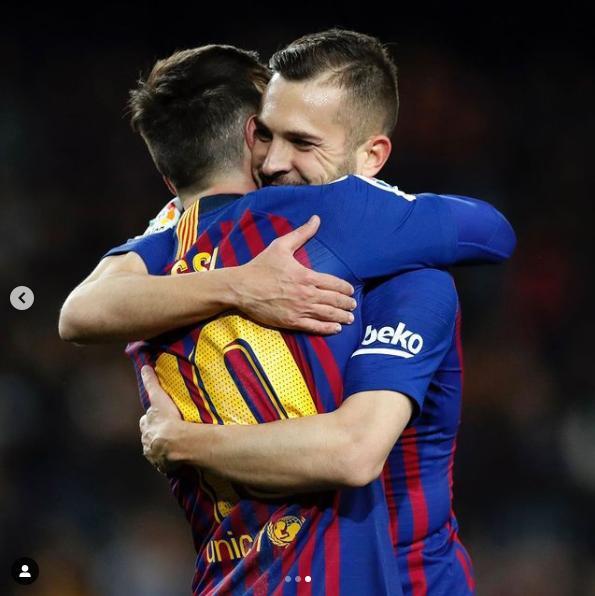 阿尔巴赢得场面优势，全队完美配合