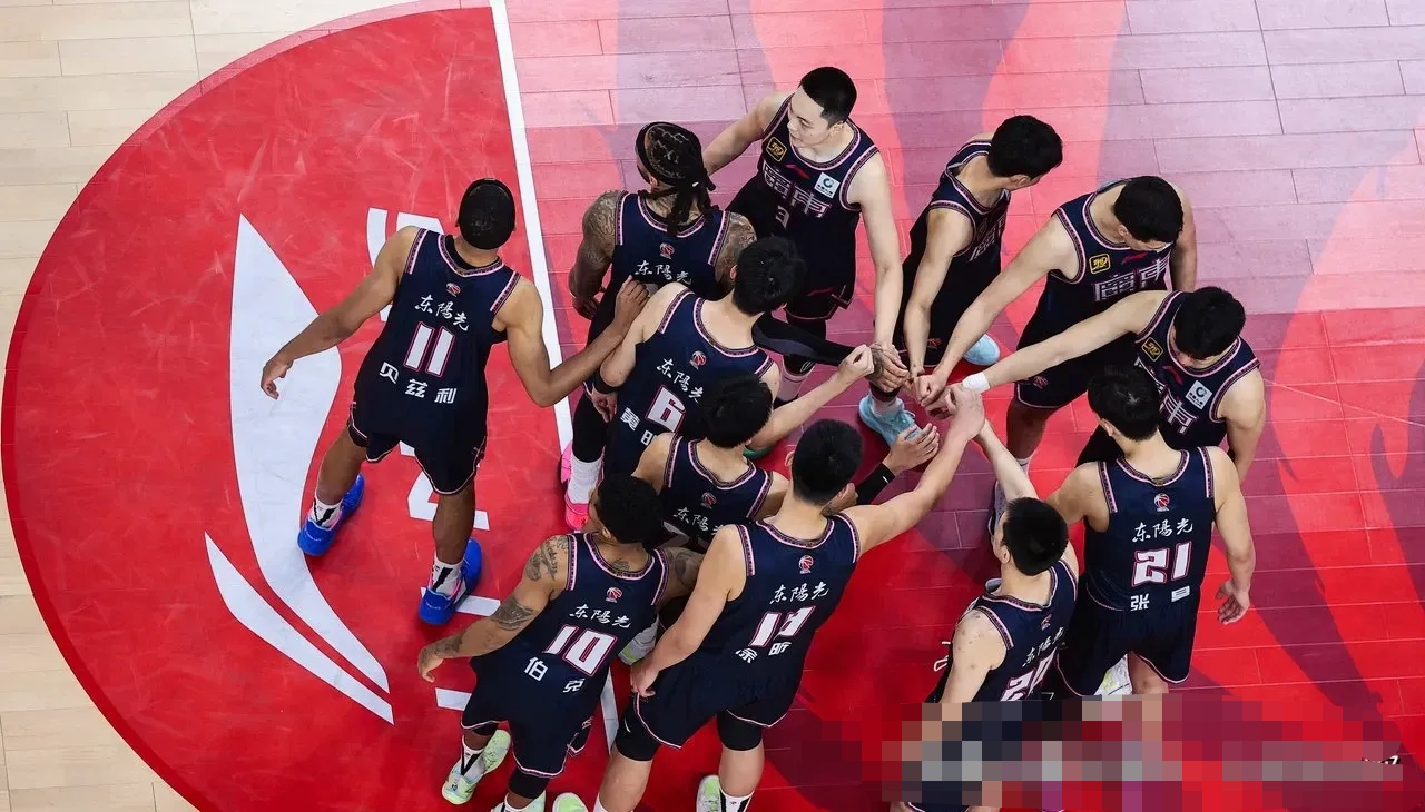 包含体育赛事热度持续升温，观众群情澎湃的词条