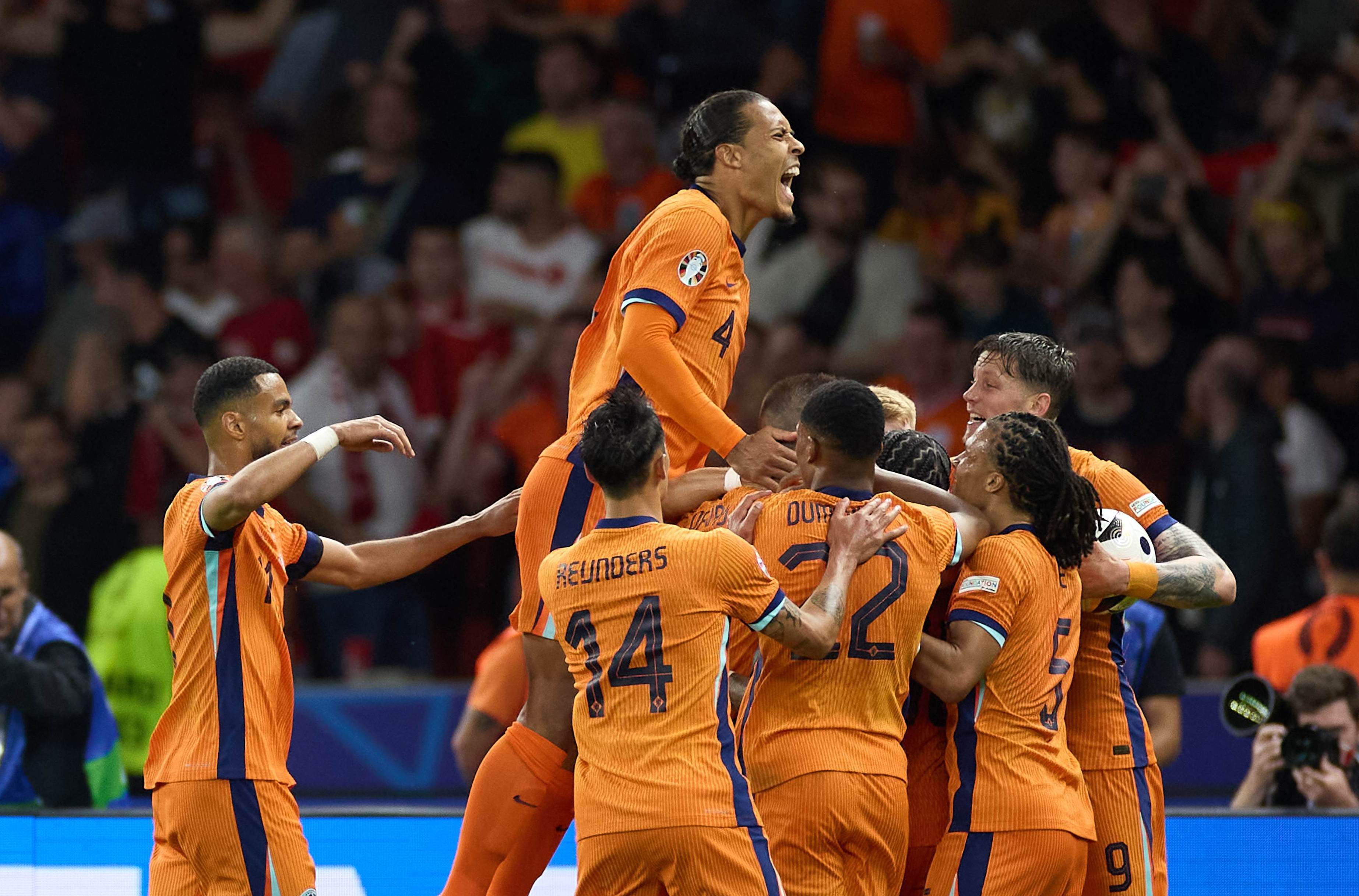 关于英格兰客场胜波兰，晋级欧洲杯预选赛的信息