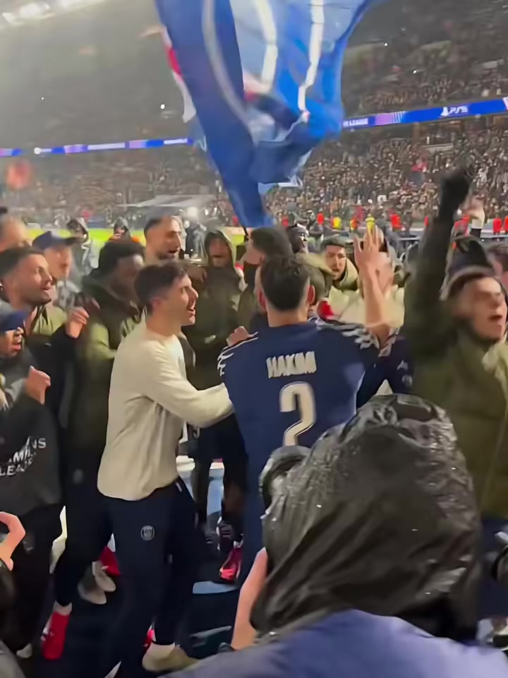 巴黎圣日耳曼球迷狂欢场面火爆