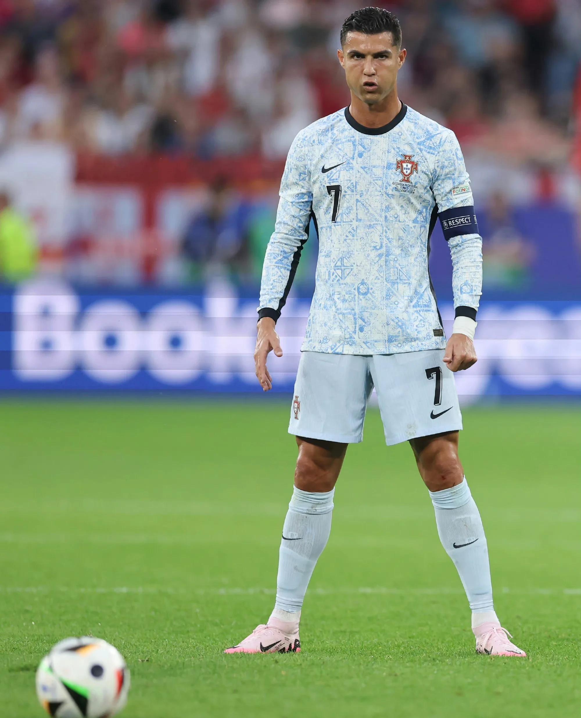 包含葡萄牙名将受伤,将缺席下一场热门比赛的词条 包含葡萄牙名将受伤,将缺席下一场热门比赛的词条