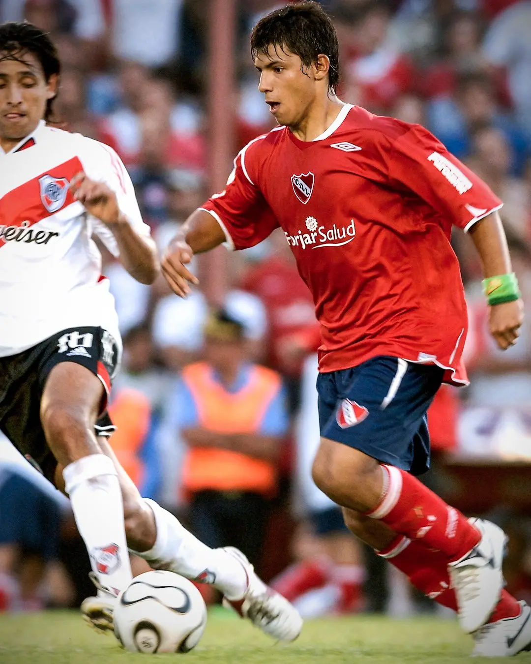 关于阿圭罗因伤无缘下轮比赛，恐缺席关键战役的信息