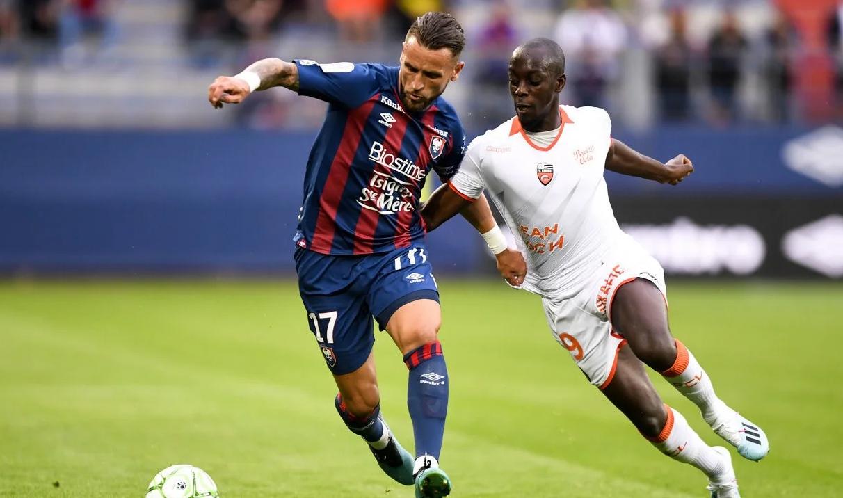 卡昂对阵图卢兹的比赛中陷入苦战