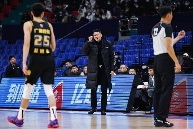 冠军之路坎坷！卫冕冠军连败，面临危机的简单介绍