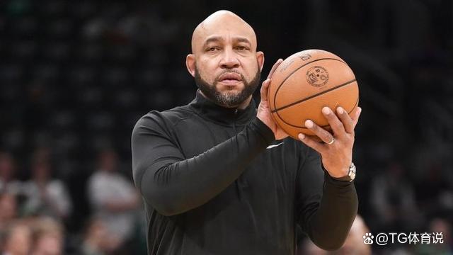 雄鹿队主教练接受采访，力挺球队年轻球员