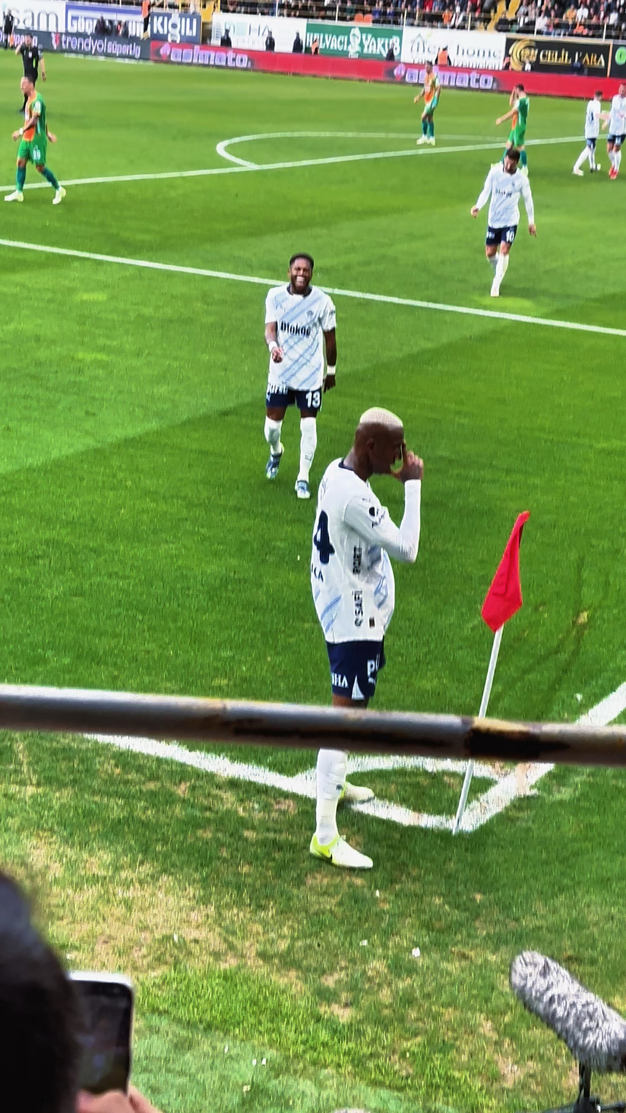 卡利亚里球员受伤离场，比赛难以逆转的简单介绍