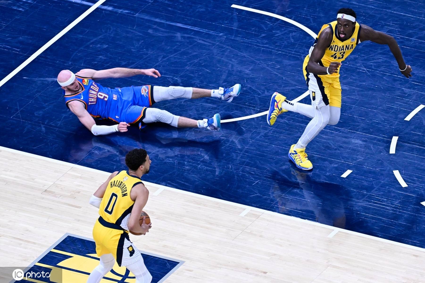 关于猛龙击败魔术，西亚卡姆砍下27分的信息