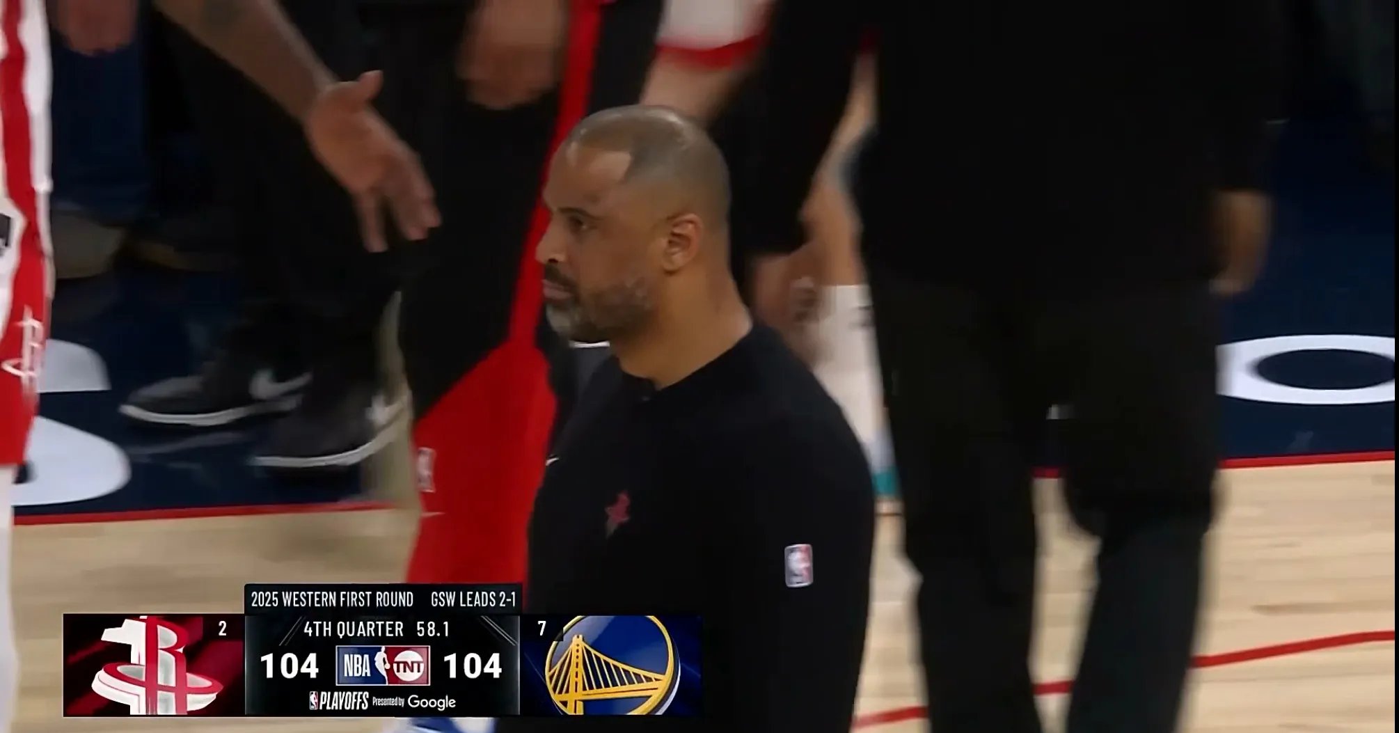 火箭主帅因不满判罚遭裁判驱逐