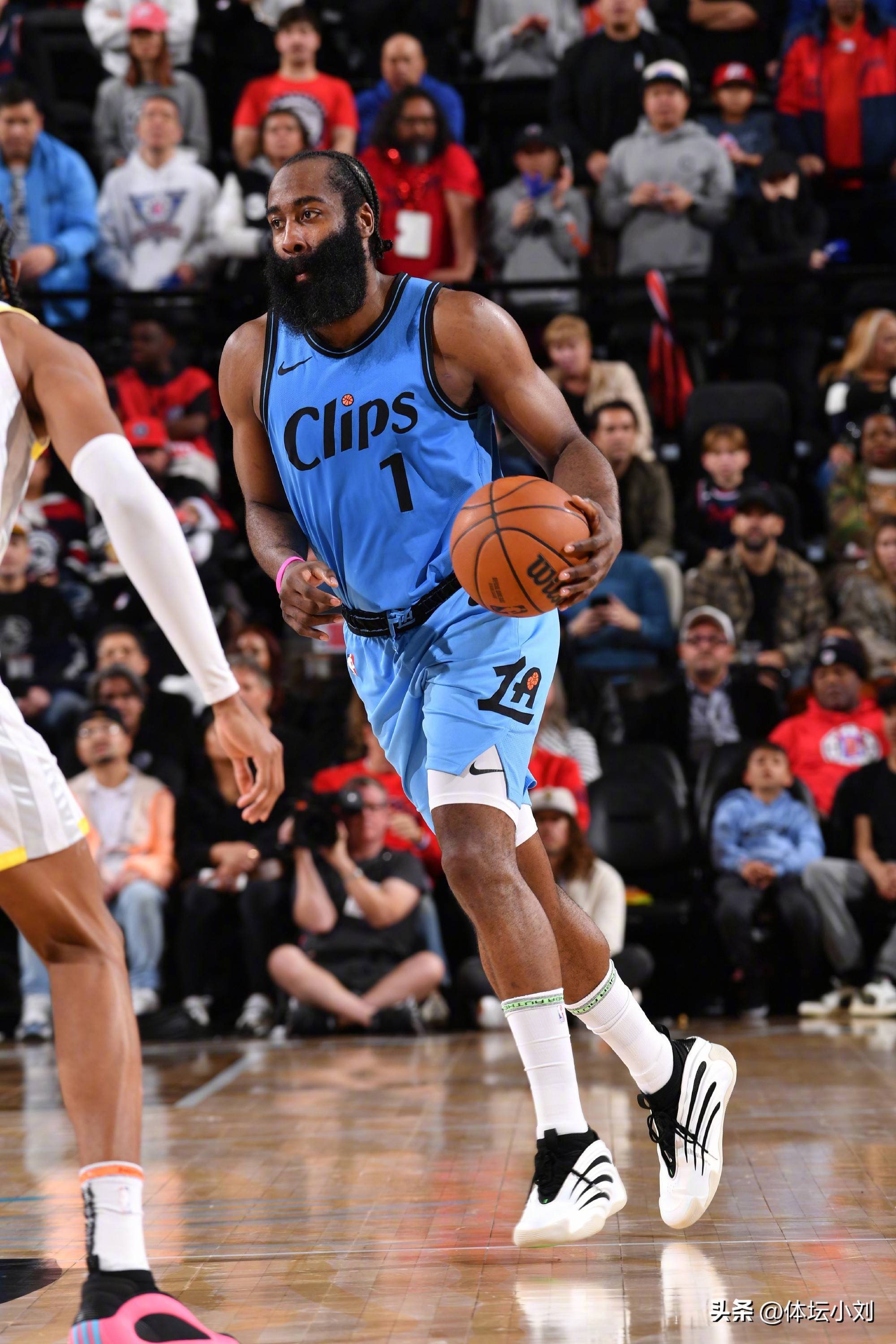 快船战胜爵士,止步四连败 快船战胜爵士,止步四连败