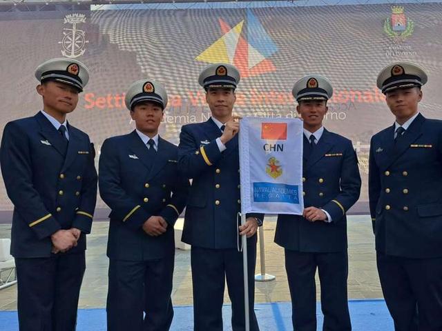 意大利队在帆船比赛中取得胜利